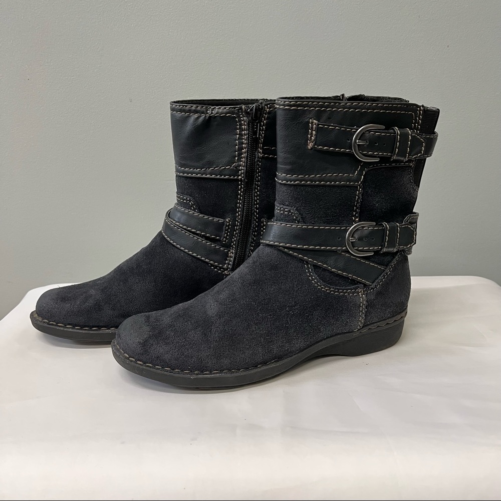 Clarks black double buckle suede leather ankle booties 7.5 7 1/2